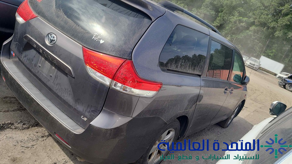تويوتا سيينا 2011